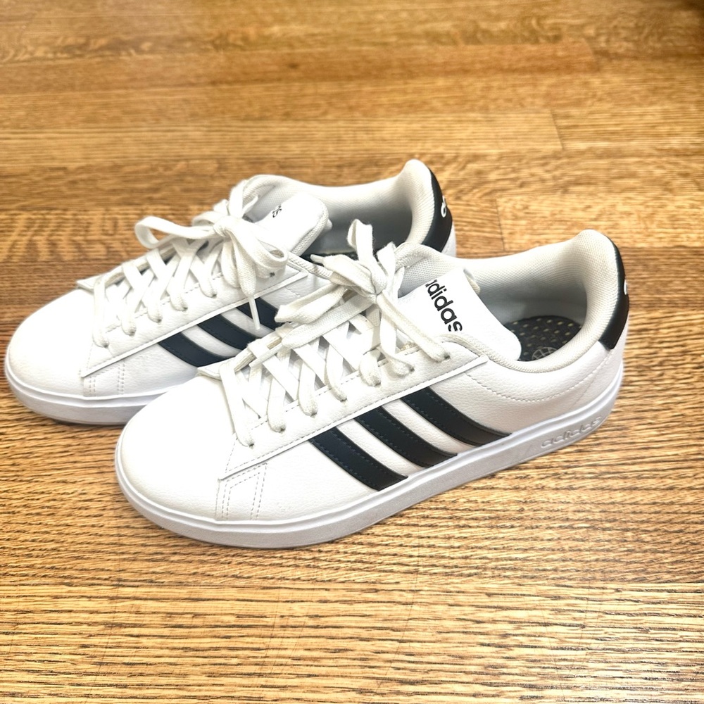 Adidas tennis shoes